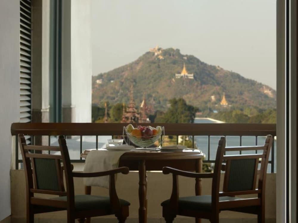 Hilton Mandalay Hotel Exterior foto