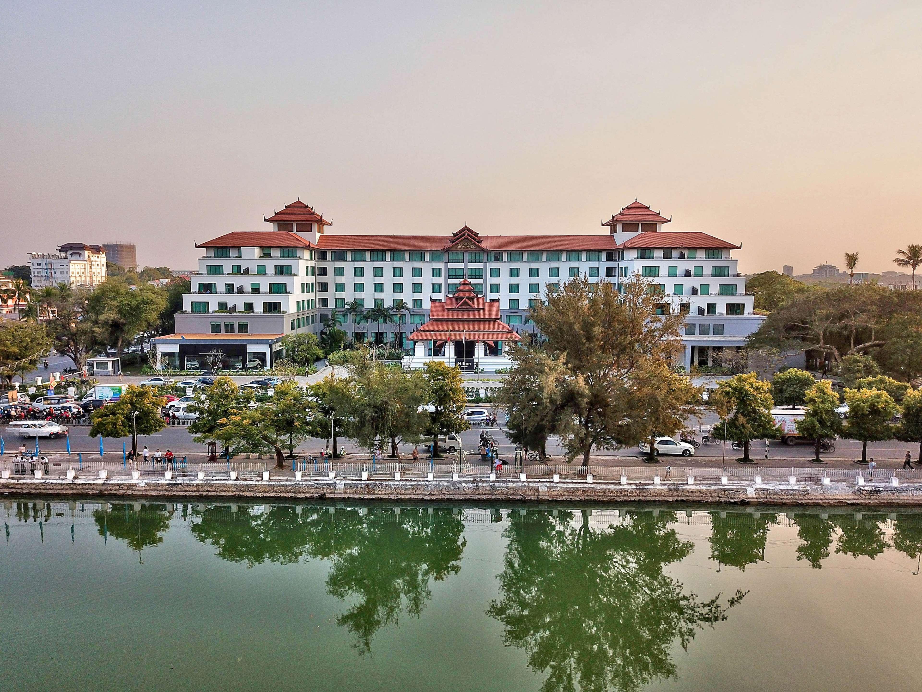 Hilton Mandalay Hotel Exterior foto